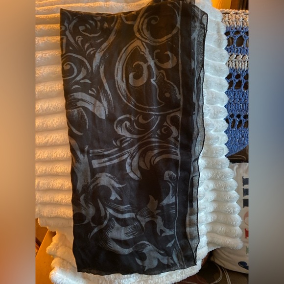 Hard Rock Cafe Monochrome Patterned Scarf - Picture 5 of 6